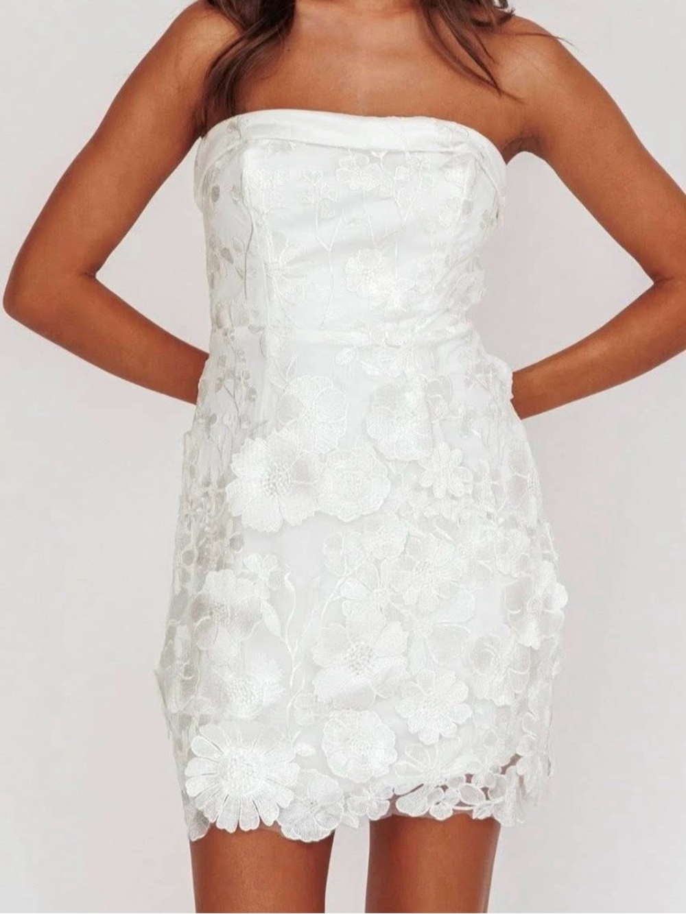 Selfie Leslie White Strapless Floral Lace Mini Dress